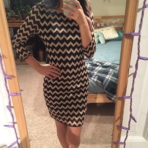 ⭐️4 for$30⭐️Forever 21 gold and black fitted dress